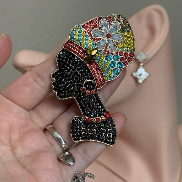 ⚜️❤️‍🔥 African Chic | Multicolor Beaded Silhouette Brooch With Zirconia - Picture 7 of 7
